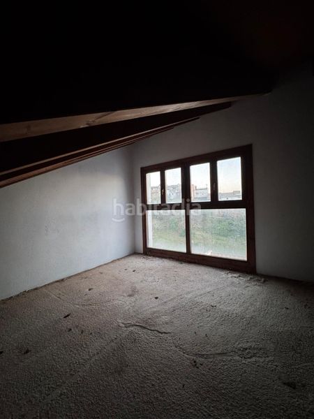 Foto a629485c-4e61-4cd6-b8bc-66a4d3998ece. Dúplex a avenida norte 32 a Chóvar