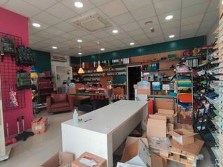 Business premise  Carrer dels drets humans. Se vende local en malilla