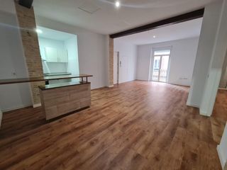 Rent Flat  Carrer de carles cervera. Piso de alquiler en el centro de ruzafa