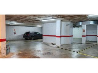 Aparcament cotxe a Centre-Barri Vell. Parking en venta en el casco antiguo de girona
