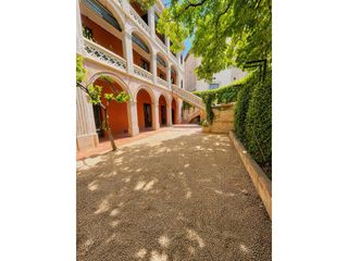 Location Appartement à Centre-Barri Vell. Exclusivo piso de 251m2 con jardín privado en el barrio viejo