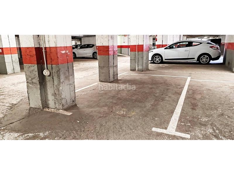 Foto a70ceafc-66d8-4bf7-82f1-93b2d2efe135. Aparcament cotxe a Eixample Nord Girona