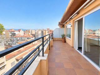 Location Appartement  Calle migdia. Piso de 4 habitaciones con gran terraza en el centro de la ciuda