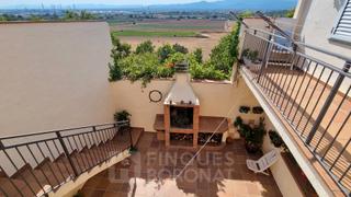 Casa  Carrer nou. Casa en venta en el centro de perafort.