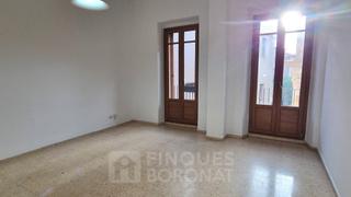 Location Appartement  Plaça dels àngels. Piso sin muebles de alquiler en el casc antic de tarragona.