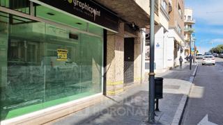 Location Local commercial à Carrer de la reina maria cristina 34b. Local comercial en alquiler en tarragona