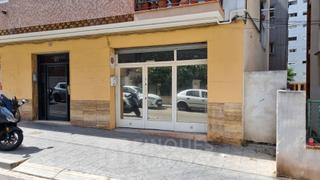 Locale commerciale in Carrer d'alfred opisso 16. Local en venta cerca de la avd. catalunya actualmente alquilado