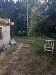Terreny residencial a Xàtiva. Solar en venta con casa aperos