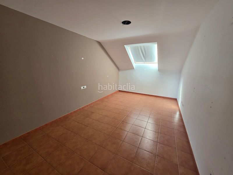 Foto f7bf2e0c-2e87-4d0e-a140-49117b3c3ec4. Àtic amb aparcament a Xàtiva