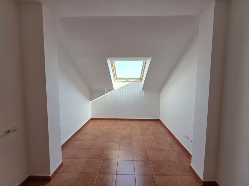 Foto fd515e31-f2b2-4cf5-9840-ad25f678c48c. Àtic amb aparcament a Xàtiva