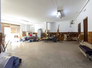 Local Comercial a Camí Reial. Venta de local comercial  para  convertir en vivienda muy bien s