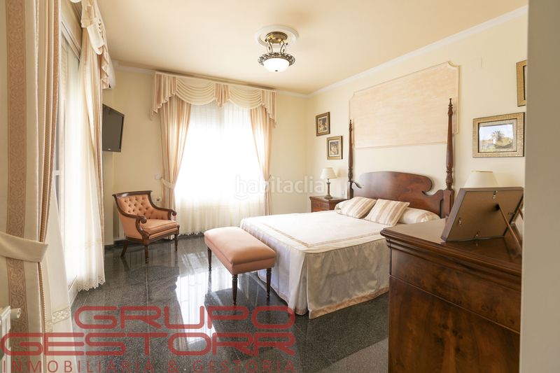 Foto 0b7ad677-82ff-4f7a-bee1-e985018224e8. Casa amb calefacció aparcament piscina a Jaume Roig Valencia