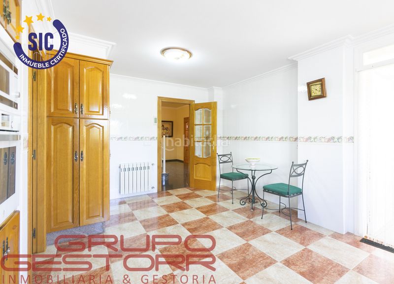 Foto 16a10de8-2246-4f3d-a366-6259d6554b67. Casa amb calefacció aparcament piscina a Jaume Roig Valencia
