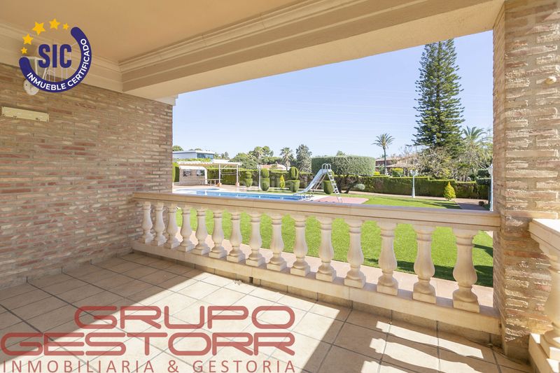 Foto 2667dd8d-017f-4676-853e-51dd4e3e51cc. Casa amb calefacció aparcament piscina a Jaume Roig Valencia