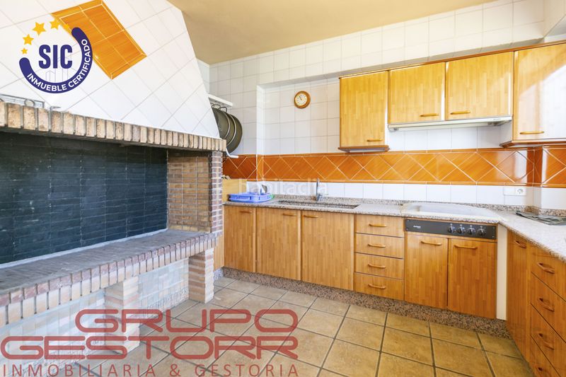 Foto 3f04bab9-5aa6-4bf6-8683-049f3a478854. Casa amb calefacció aparcament piscina a Jaume Roig Valencia