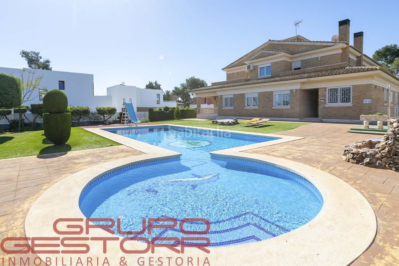 Foto 4ae31c36-18d6-4914-a569-82a1d6301e56. Casa amb calefacció aparcament piscina a Jaume Roig Valencia