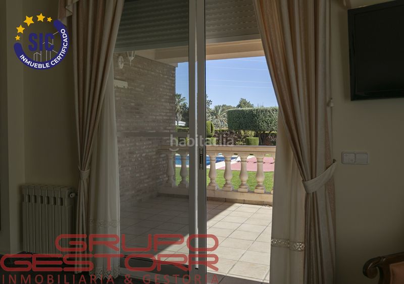 Foto 4c460b98-63c2-4da7-8772-bbc5283fc0c8. Casa amb calefacció aparcament piscina a Jaume Roig Valencia