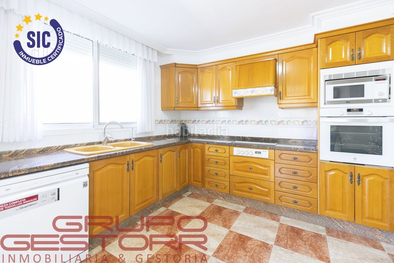 Foto a1f993d6-62ca-4623-a7c4-78d7a0078d19. Casa amb calefacció aparcament piscina a Jaume Roig Valencia