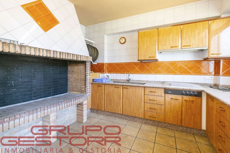 Foto a90548fc-6129-49e8-8d25-345e83fe14a2. Casa amb calefacció aparcament piscina a Jaume Roig Valencia