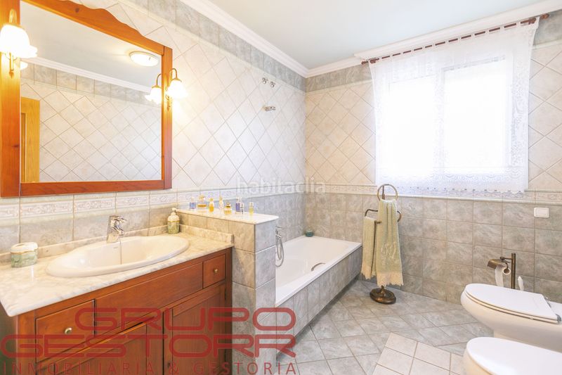 Foto bfee9a46-945e-4f2e-879c-9f3410f18f0b. Casa amb calefacció aparcament piscina a Jaume Roig Valencia