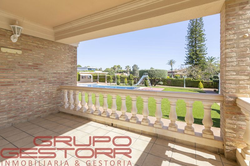 Foto ed37348c-f7a1-4042-965b-6c4e8f8791d6. Casa amb calefacció aparcament piscina a Jaume Roig Valencia