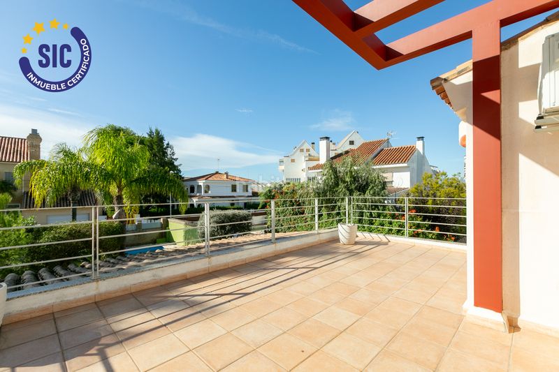Foto 055de64a-f35c-4cf0-a328-33489f7d6757. Casa amb calefacció aparcament piscina a Corinto-Almardà Sagunt