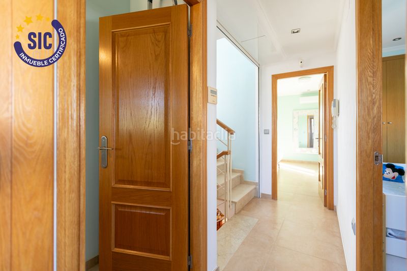 Foto 4a34b1dd-36cb-41d1-bea0-f11c7d5d5581. Casa amb calefacció aparcament piscina a Corinto-Almardà Sagunt