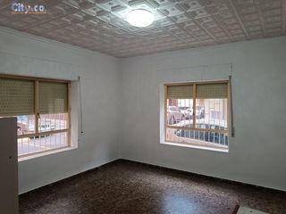 Rez-de-chaussée à Alguazas. Piso en bajo en alguazas de 4 habitaciones