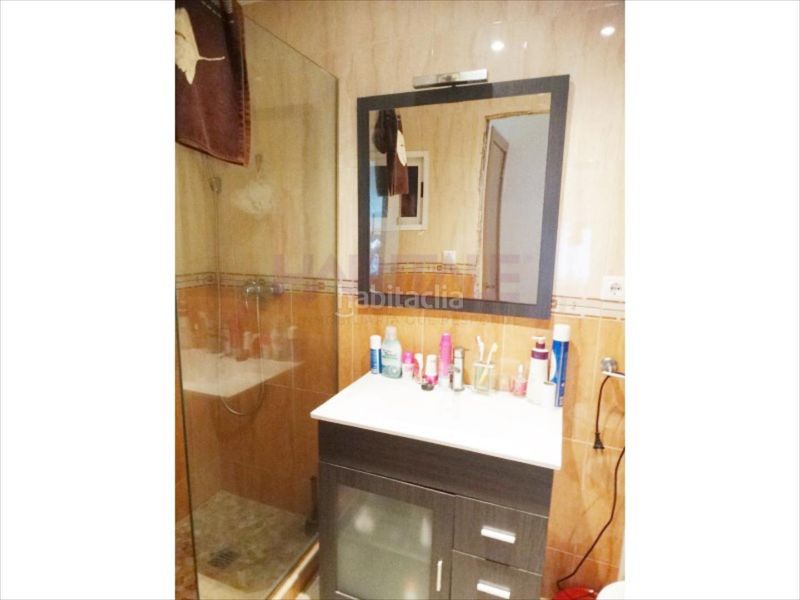 Foto 414f6346-79de-436b-8588-f32b094b2bd1. Casa aparellada a Novetlè
