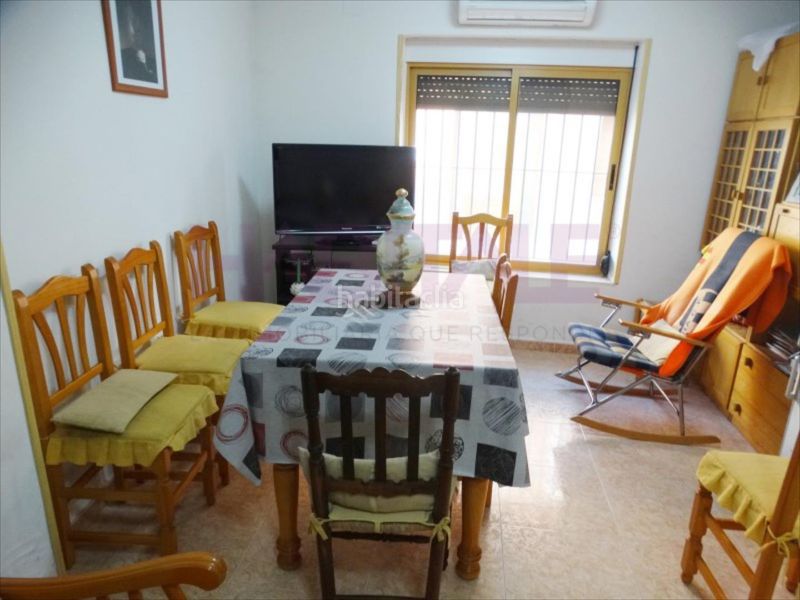 Foto 93a02ad5-a3bc-42e8-8d7a-31665a6eb8d4. Casa aparellada a Novetlè