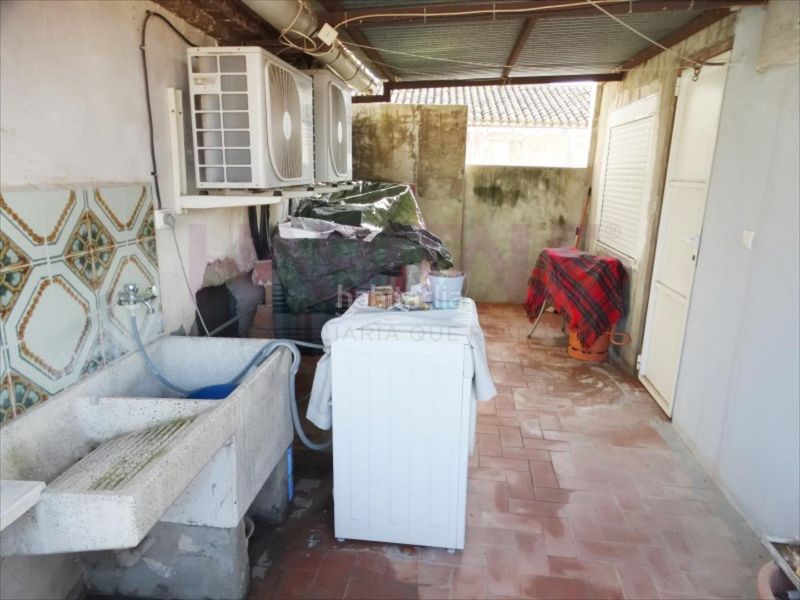 Foto aec47bbd-d2bb-4963-8c86-b42f371875a7. Casa aparellada a Novetlè