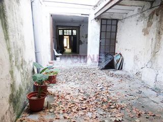 Casa aparellada a Xàtiva. Gran casa con patio en el centro de xativa con muchas posibilida