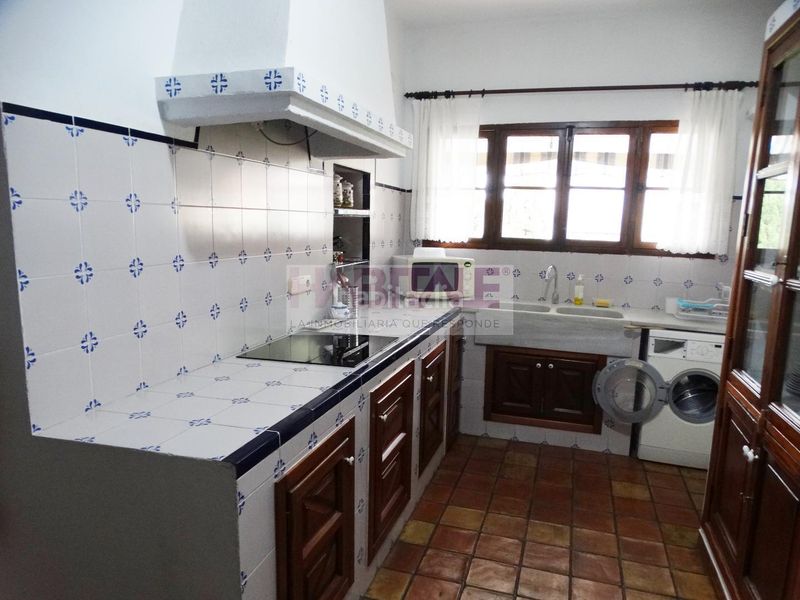 Foto bc3d1adf-0f20-4ad5-956e-c42973dd11d3. Casa amb piscina a Xàtiva