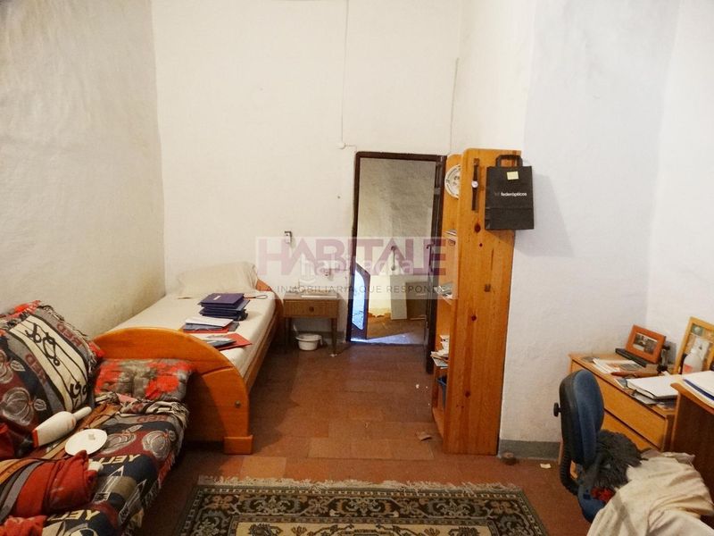 Foto 1566ef7b-af3f-4375-ad86-3d62dd17075c. Casa pareada gran casa con garaje y patio para reformar muy cerca del centro a un paso de la calle reina en Xàtiva