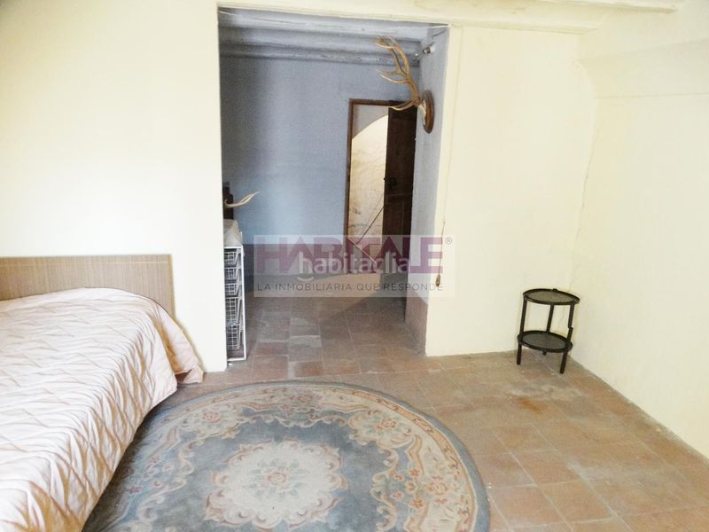 Foto 2cd9ba89-f37a-40a3-aac2-769acdcd0035. Casa pareada gran casa con garaje y patio para reformar muy cerca del centro a un paso de la calle reina en Xàtiva