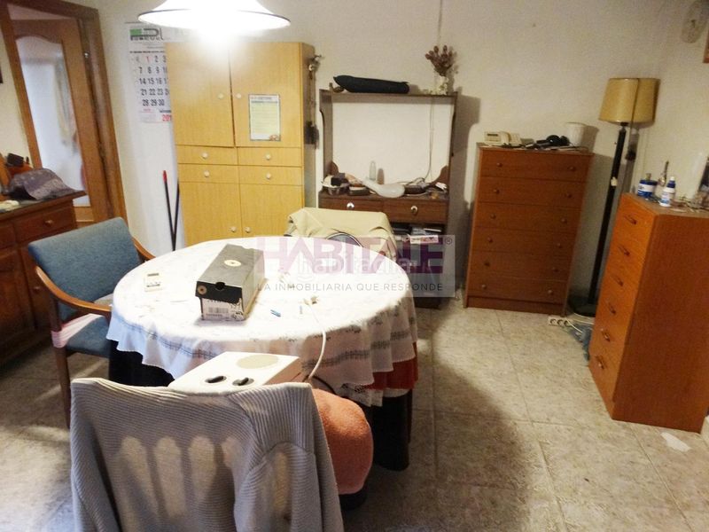 Foto 5d8e9db9-a181-4653-a34a-ff18140b7ba9. Casa pareada gran casa con garaje y patio para reformar muy cerca del centro a un paso de la calle reina en Xàtiva