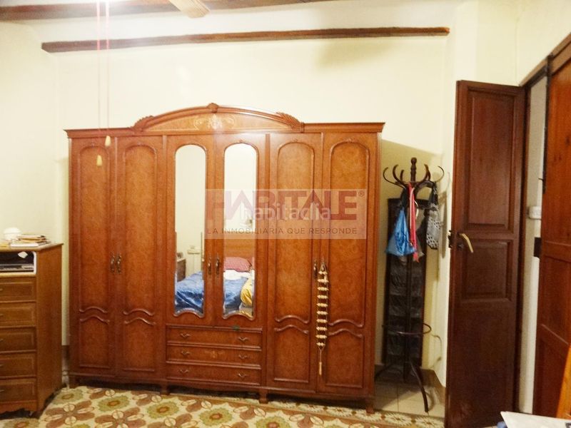 Foto 6b989a29-244c-438a-92c0-f04e59ab6da2. Casa pareada gran casa con garaje y patio para reformar muy cerca del centro a un paso de la calle reina en Xàtiva