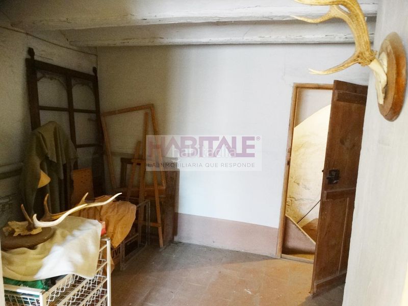Foto bdc26bef-d118-4795-b2fa-7ed070ebd722. Casa pareada gran casa con garaje y patio para reformar muy cerca del centro a un paso de la calle reina en Xàtiva