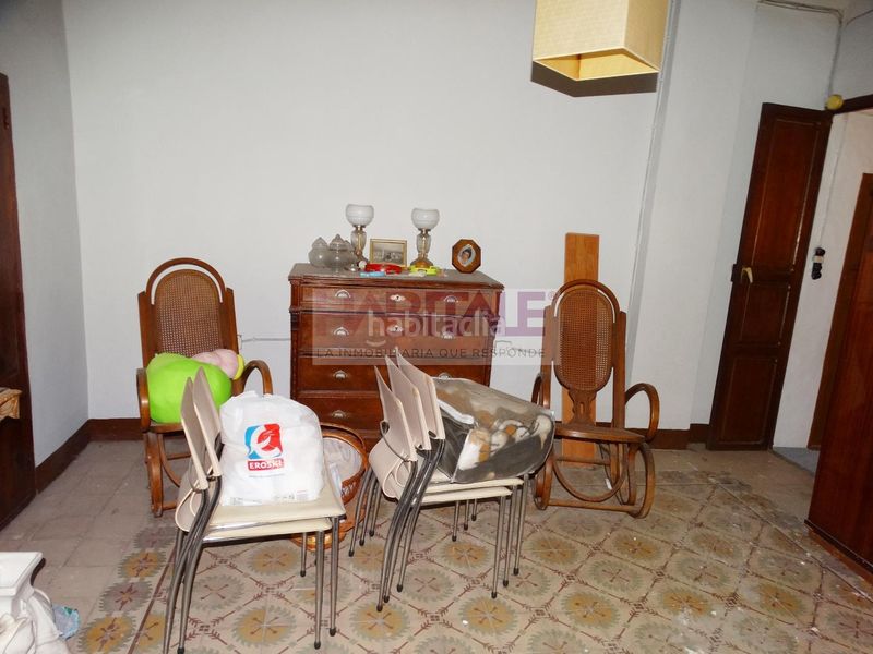 Foto d175919b-babc-43e3-83b0-49e31f5314b1. Casa pareada gran casa con garaje y patio para reformar muy cerca del centro a un paso de la calle reina en Xàtiva