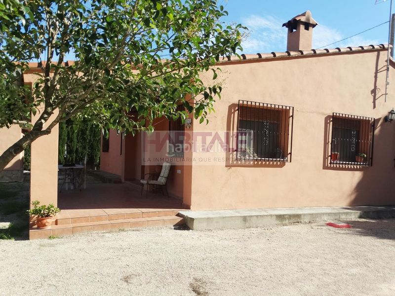 Foto f3dd66d3-7e2d-4eb7-9223-64d631026f99. Casa amb piscina a Xàtiva