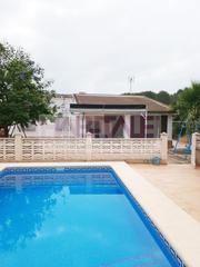 Casa a Barxeta. Bonito chalet con piscina en un entorno privilegiado a pocos met