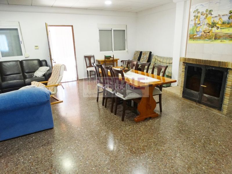 Foto c11274fb-1f89-45f8-a73b-67ff58de80d2. Casa amb piscina a Barxeta