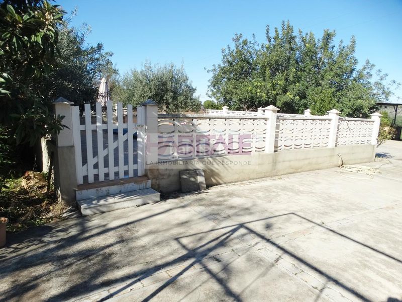 Foto f47947a0-5681-43fb-8472-daa3bba211a9. Casa amb piscina a Barxeta