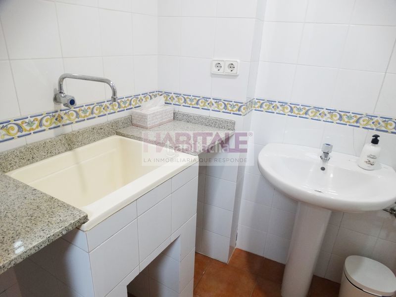 Foto b5f385e4-c5b7-4454-b8fb-11286cb1bf54. Lloguer local comercial a Xàtiva