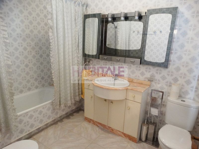 Foto 77368f9b-13d5-47cc-8b43-1f85a6c8b8cb. Casa pareada estupenda casa reformada para entrar a vivir en casco antiguo de xativa. en Xàtiva