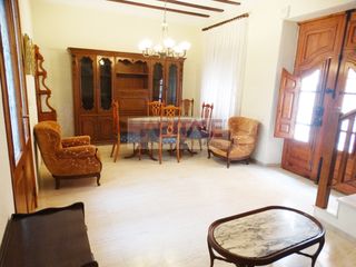 Casa aparellada a Xàtiva. Estupenda casa reformada para entrar a vivir en casco antiguo de