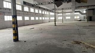 Nau industrial a Zona Nord. Venta nave polígono cotes baixes al lado de mercadona