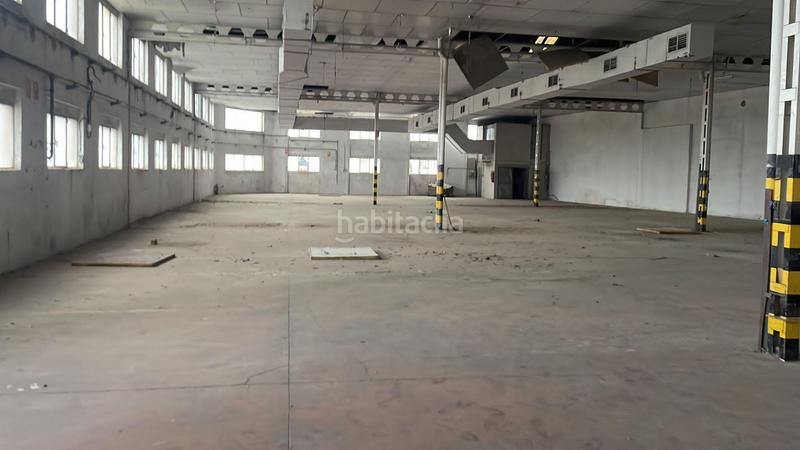 Foto cae2e022-808d-424f-a629-0242941cd4fd. Capannone industriale in Zona Nord Alcoi