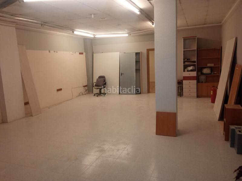Foto ca4363a7-1b80-4e78-8383-b69bf879c37c. Alquiler local comercial se alquila amplio local en alcoy zona Santa Rosa en Alcoi
