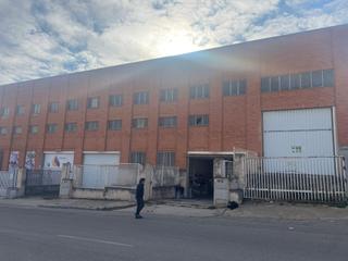 Fabrikhalle in Zona Nord. Venta nave polígono cotes baixes al lado de mercadona